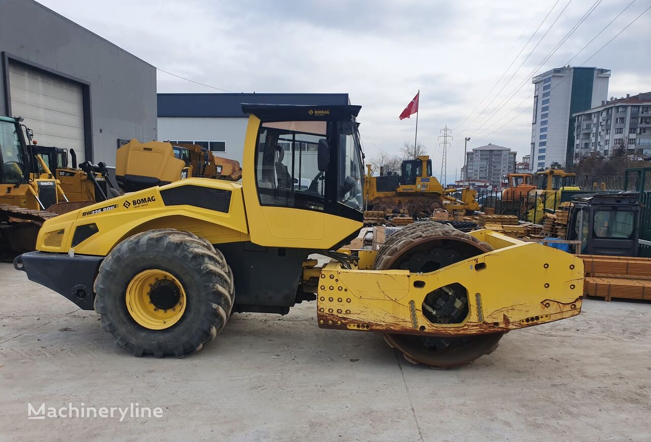 BOMAG BW226 PDH-5 compactador de tierra